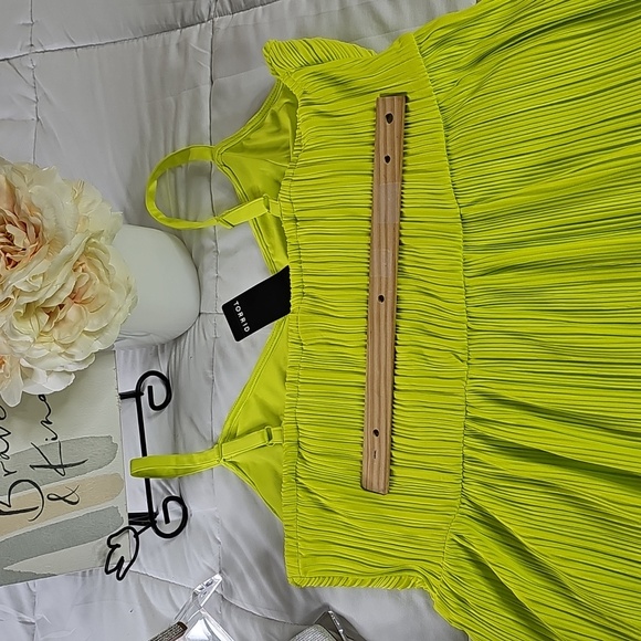 Torrid Maxi Sleeveless V-Neck Adjustable Spaghetti Straps Neon Green Dress. - Picture 15 of 16